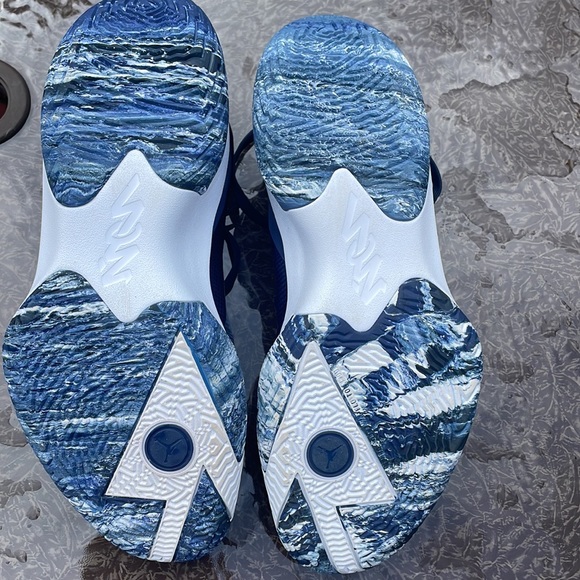 Jordan Zion 1 Basketball Shoes - Picture 3 of 3